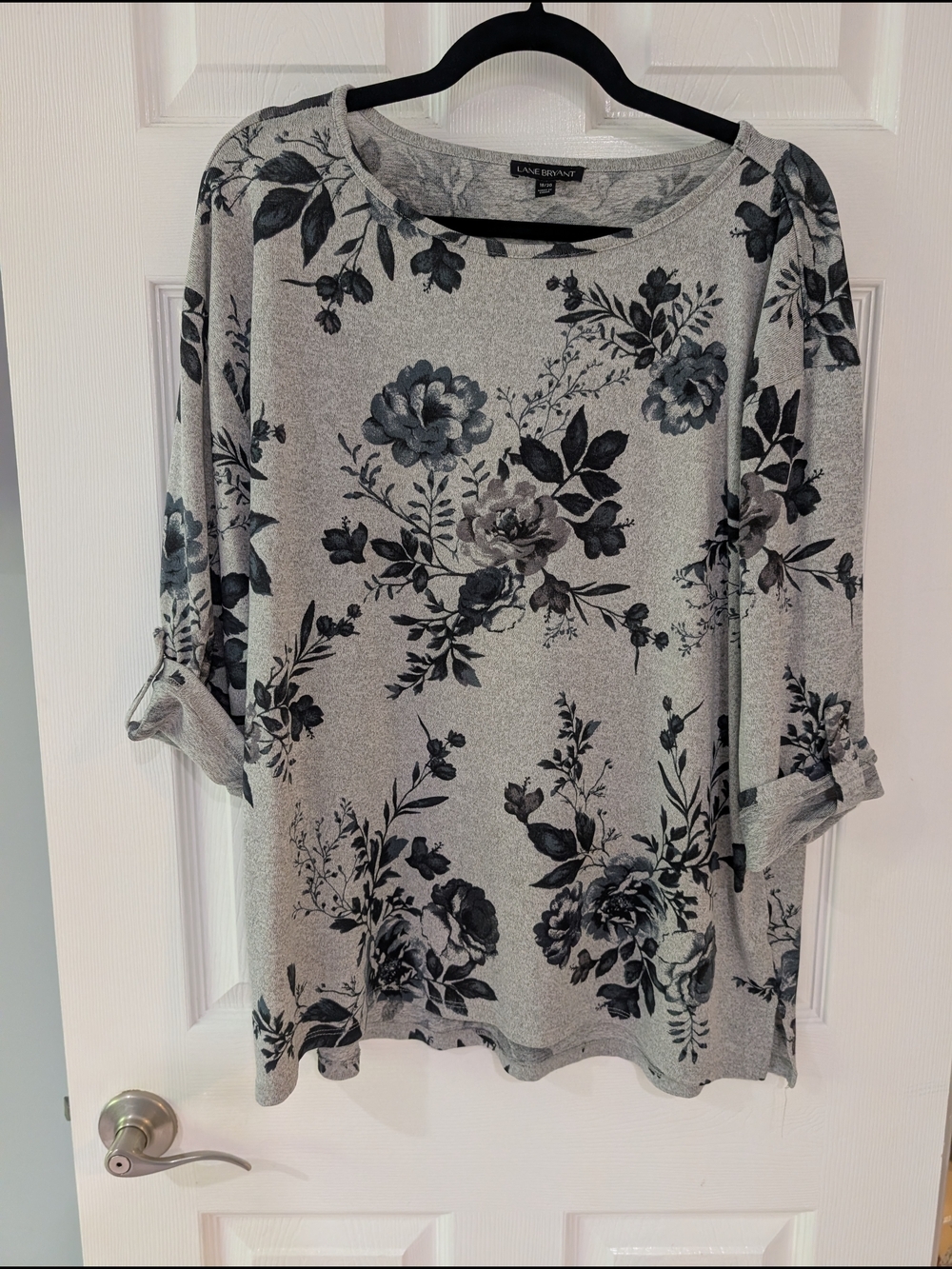 Lane Bryant Gray, Blue & Black Floral Roll Sleeve Top/Tunic in Size 18/20 (2X)